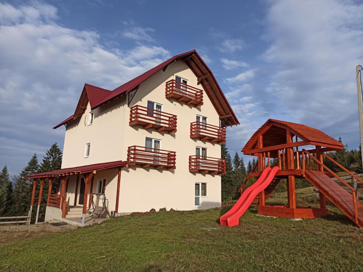 У Павла Hotel Yablunytsya Exterior photo