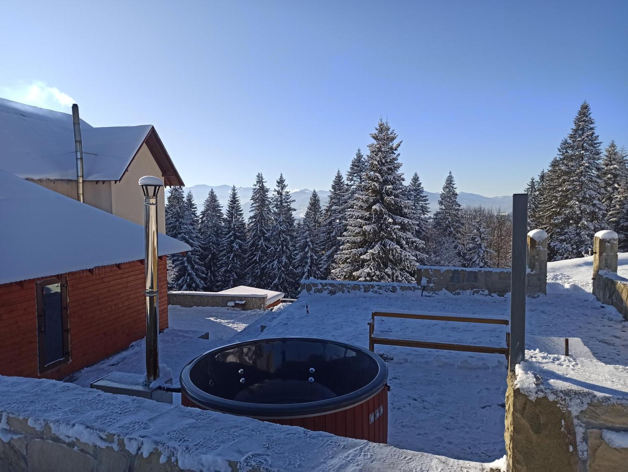 У Павла Hotel Yablunytsya Exterior photo